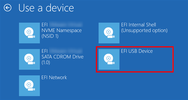 Выберите загрузку Windows 11 с USB-накопителя.