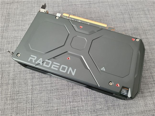 Задняя панель AMD Radeon RX 7600
