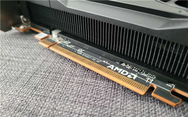 AMD Radeon RX 7600 использует PCIe 4.0 в режиме x8