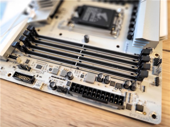 Gigabyte Z790 AORUS PRO X поддерживает чрезвычайно быструю память DDR5