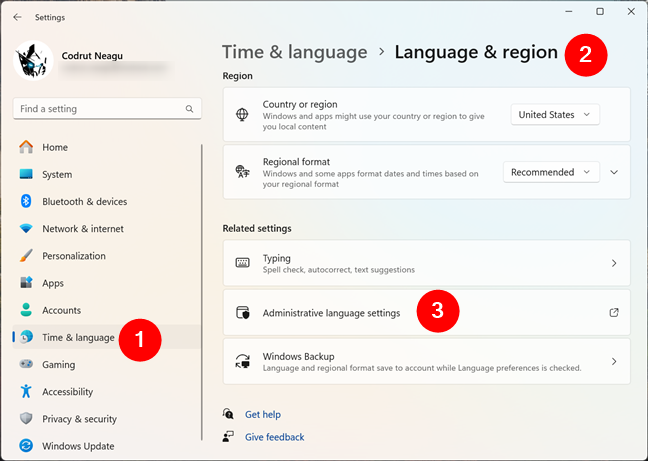Откройте настройки языка администрирования в Windows 11.