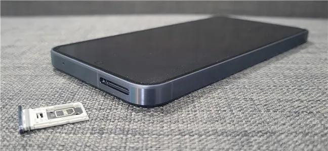Samsung Galaxy A55 может использовать карту micro SD.