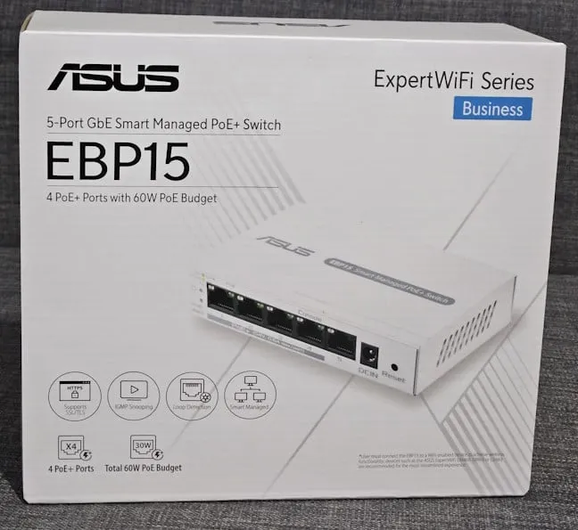 ASUS ExpertWiFi EBP15 можно закрепить на стене