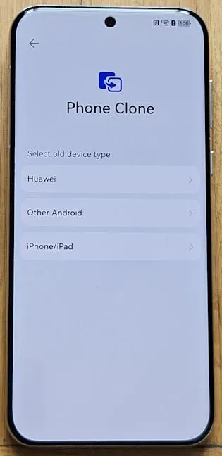 Перенос ваших данных на новый телефон осуществляется с помощью Phone Clone.