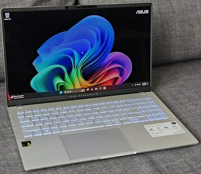 ПК ASUS Vivobook S 15 Copilot+ (2024 г.) выглядит знакомо