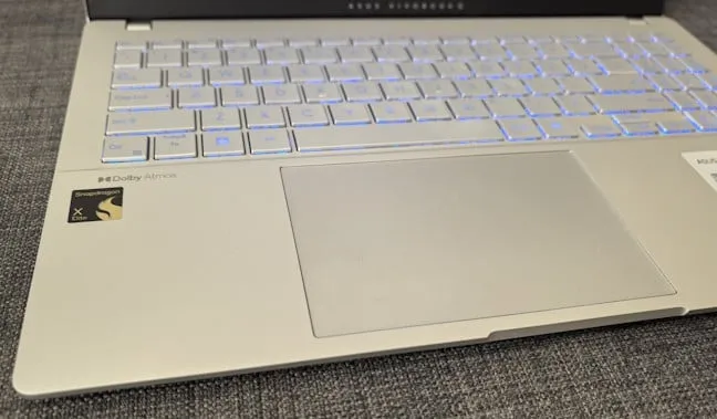 ASUS Vivobook S 15 имеет клавиатуру с подсветкой RGB