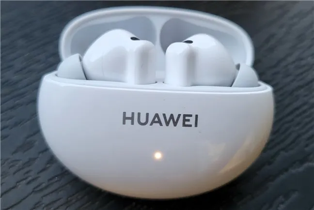 HUAWEI FreeBuds 6i оснащены улучшенной системой ANC (активное шумоподавление).