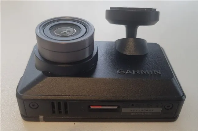 Garmin Dash Cam X310 — компактное и незаметное устройство.