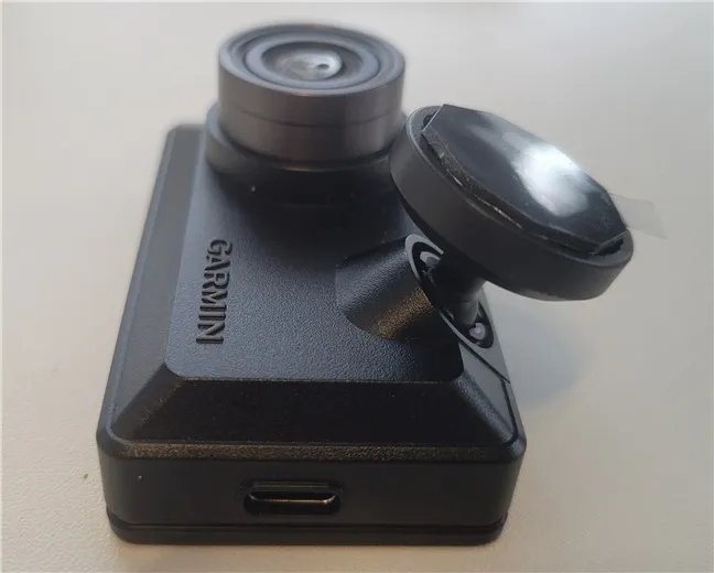 Видеорегистратор Garmin Dash Cam X310 оснащен Wi-Fi и Bluetooth