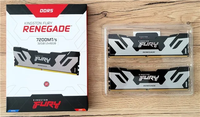 Распаковка памяти Kingston Fury Renegade DDR5-7200 32 ГБ