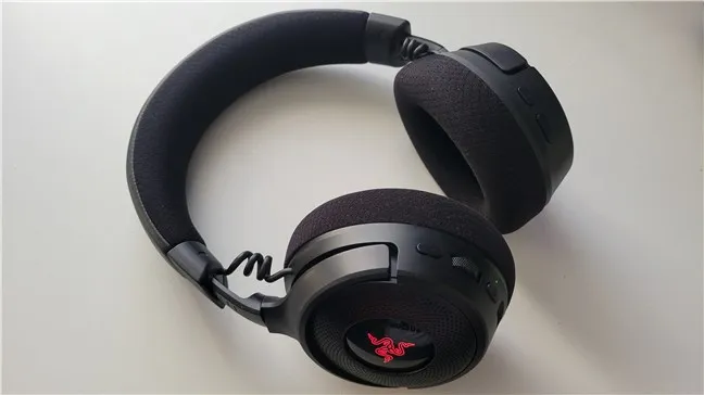 Razer Kraken V4 имеет овальные амбушюры