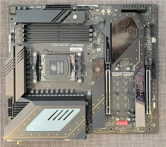 ASRock X870E Taichi имеет формат E-ATX