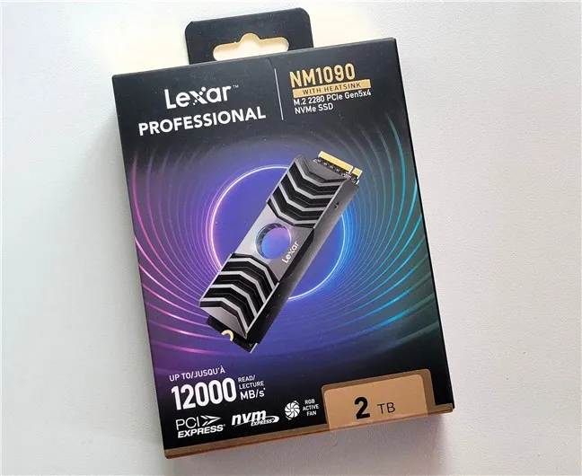 Комплектация твердотельного накопителя Lexar Professional NM1090 объемом 2 ТБ небольшая и простая 