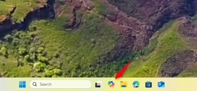 Откройте Copilot, щелкнув его ярлык на панели задач в Windows 11