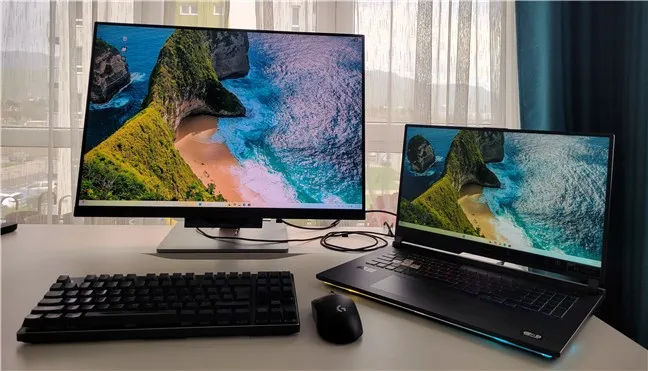 Здорово, что можно использовать ноутбук с одним кабелем USB-C, идущим от монитора 