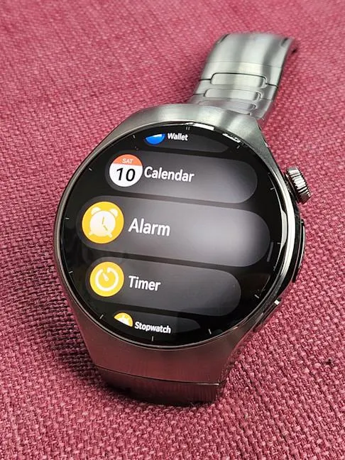HUAWEI WATCH 5 поставляется с предустановленным множеством полезных приложений