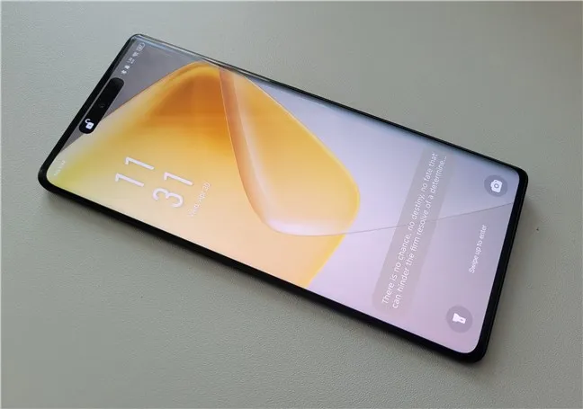 Дисплей построен на основе панели AMOLED.