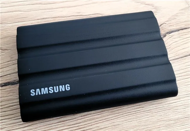 Samsung T7 Shield — это прочный SSD-накопитель